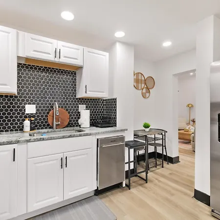 Heart Of Downtown, 5 Mins To Andy Warhol Museum, Parking Available, Private Fenced Backyard, Smart Tv, Washer And Dryer In Unit Pittsburgh Exterior photo