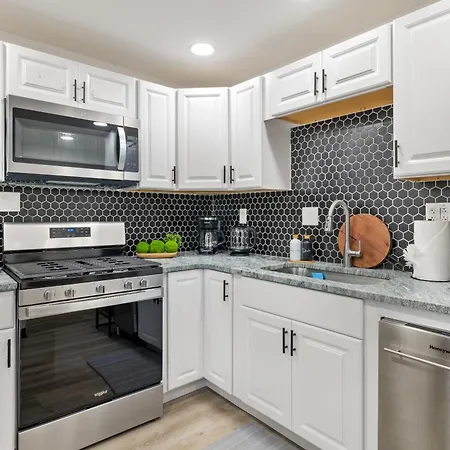 Heart Of Downtown, 5 Mins To Andy Warhol Museum, Parking Available, Private Fenced Backyard, Smart Tv, Washer And Dryer In Unit Pittsburgh Exterior photo