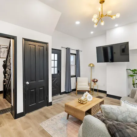 Heart Of Downtown, 5 Mins To Andy Warhol Museum, Parking Available, Private Fenced Backyard, Smart Tv, Washer And Dryer In Unit Pittsburgh Exterior photo