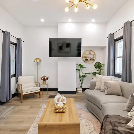 Heart Of Downtown, 5 Mins To Andy Warhol Museum, Parking Available, Private Fenced Backyard, Smart Tv, Washer And Dryer In Unit Pittsburgh Exterior photo