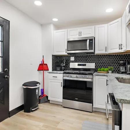 Heart Of Downtown, 5 Mins To Andy Warhol Museum, Parking Available, Private Fenced Backyard, Smart Tv, Washer And Dryer In Unit Pittsburgh Exterior photo