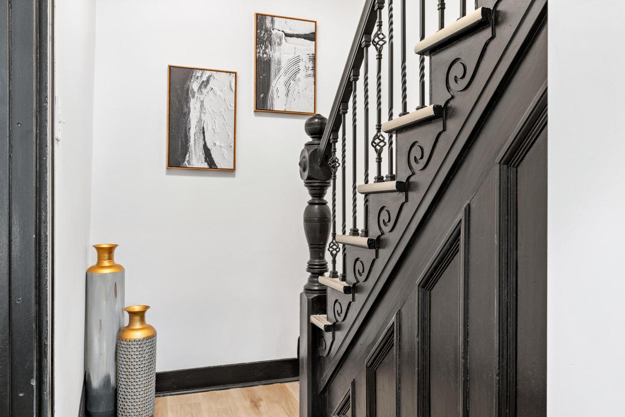 Heart Of Downtown, 5 Mins To Andy Warhol Museum, Parking Available, Private Fenced Backyard, Smart Tv, Washer And Dryer In Unit Hébergement de vacances