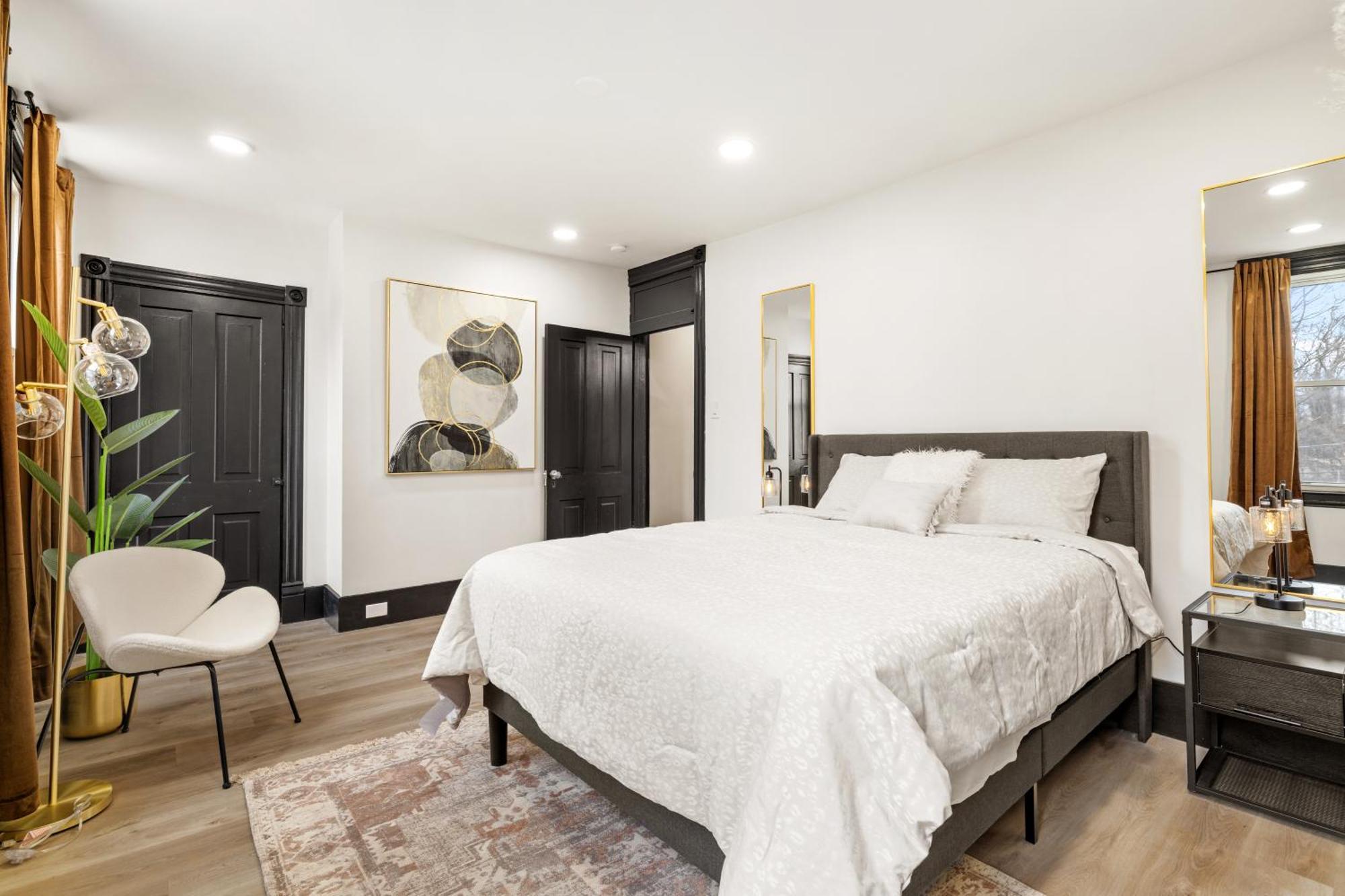 Heart Of Downtown, 5 Mins To Andy Warhol Museum, Parking Available, Private Fenced Backyard, Smart Tv, Washer And Dryer In Unit Hébergement de vacances Pittsburgh